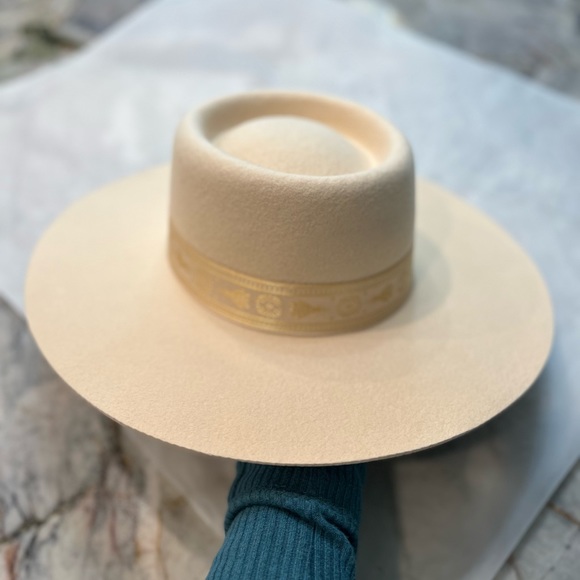 Cream Boater style LOC oval dipped crown hat with vintage dragon fly ribbon. Med - Picture 11 of 15